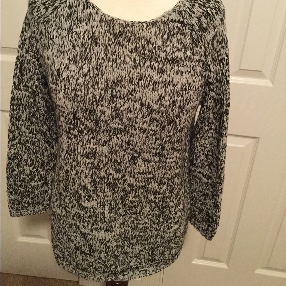 Black & white sweater top